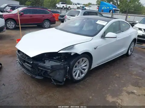 5YJSA1E25KF335703 — 2019 Tesla Model S, photo 2 from IAAI, Front end