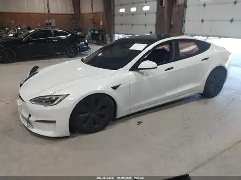 5YJSA1E69MF453050 — 2021 Tesla Model S, фото 2 с аукциона IAAI, передняя часть справа