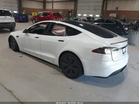 5YJSA1E69MF453050 — 2021 Tesla Model S, фото 3 с аукциона IAAI, передняя часть справа