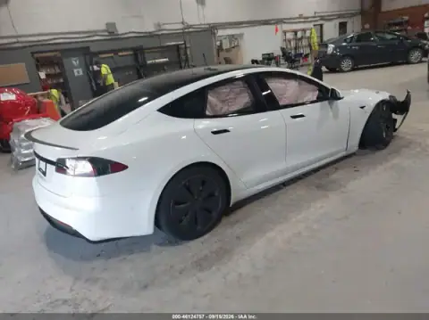 5YJSA1E69MF453050 — 2021 Tesla Model S, фото 4 с аукциона IAAI, передняя часть справа
