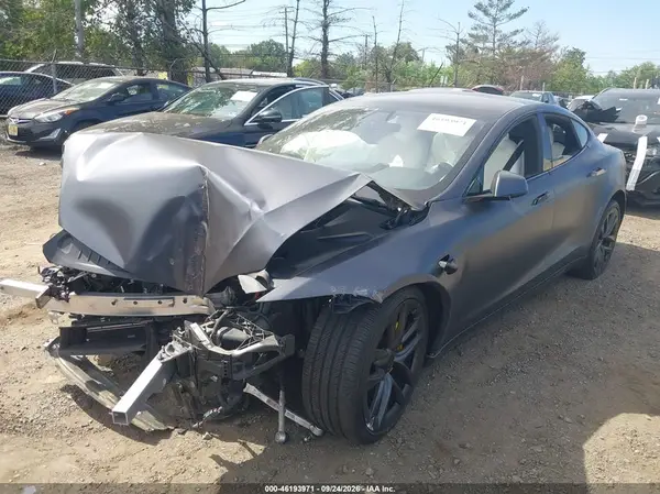 5YJSA1E6XMF446902 — 2021 Tesla Model S, zdjęcie 2 z IAAI, Przód