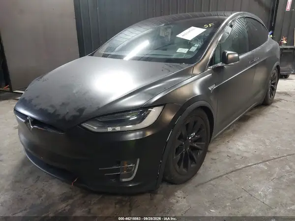 5YJXCAE26GF014602 — 2016 Tesla Model X, photo 2 from IAAI 09.10.2026, Rear end
