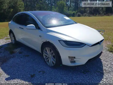 5YJXCBE21HF066601 — 2017 Tesla Model X, Inundación, fotos antes de reparar