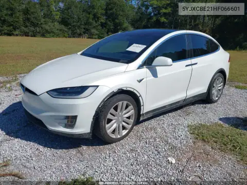 5YJXCBE21HF066601 — 2017 Tesla Model X, foto 2 de IAAI, Inundación