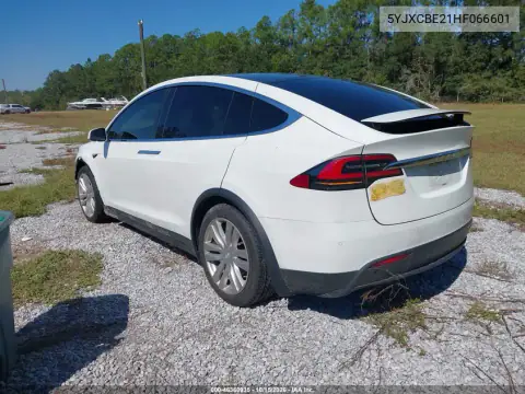 5YJXCBE21HF066601 — 2017 Tesla Model X, foto 3 de IAAI, Inundación