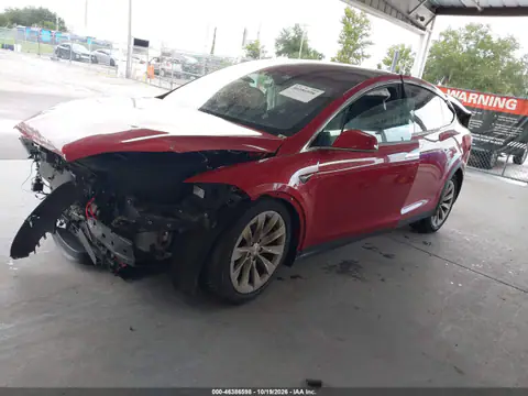 5YJXCAE22HF035691 — 2017 Tesla Model X, photo 2 from IAAI, Front and rear