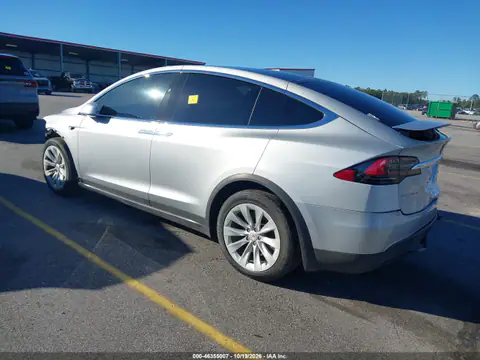 5YJXCAE24JF118822 — 2018 Tesla Model X, photo 3 from IAAI, Front and rear