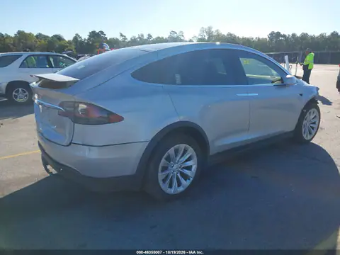 5YJXCAE24JF118822 — 2018 Tesla Model X, photo 4 from IAAI, Front and rear