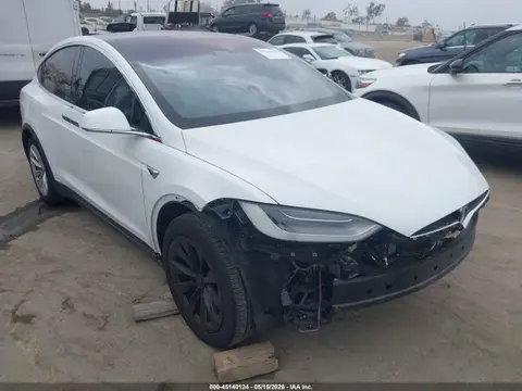 2020 Tesla MODEL X VIN 5YJXCBE28LF270109 фото 1