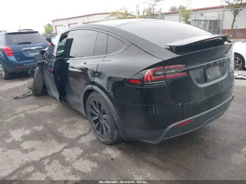 7SAXCBE62PF391875 — 2023 Tesla Model X, photo 3 from IAAI, Front end