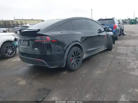 7SAXCBE62PF391875 — 2023 Tesla Model X, photo 4 from IAAI, Front end