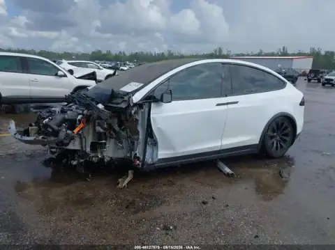 7SAXCAE55PF366342 — 2023 Tesla Model X, zdjęcie 2 z IAAI, Przód