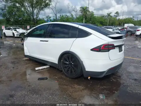 7SAXCAE55PF366342 — 2023 Tesla Model X, zdjęcie 3 z IAAI, Przód