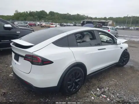 7SAXCBE51PF397593 — 2023 Tesla Model X, zdjęcie 4 z IAAI, Przód