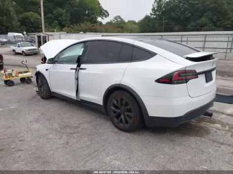 7SAXCBE58PF380936 — 2023 Tesla Model X, zdjęcie 3 z IAAI, Przód