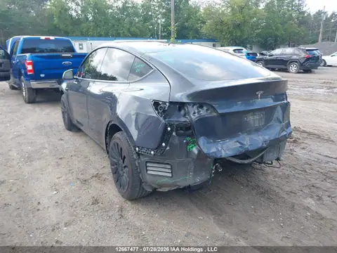 7SAYGDEE4NF425923 — 2022 Tesla Model Y Long Range, photo 3 from IAAI 21.10.2026, Front end