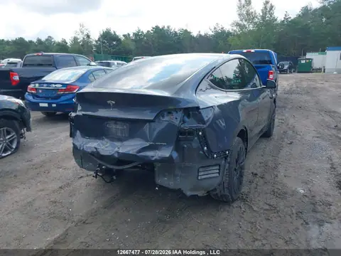 7SAYGDEE4NF425923 — 2022 Tesla Model Y Long Range, photo 4 from IAAI 21.10.2026, Front end