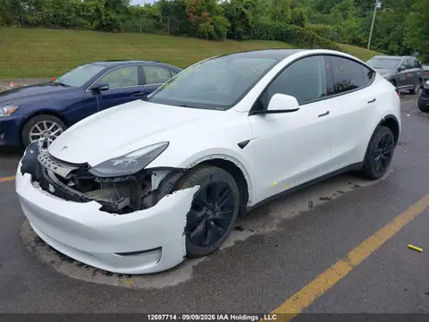 LRWYGDEEXRC640820 — 2024 Tesla Model Y Long Range, photo 2 from IAAI 28.10.2026, Right side