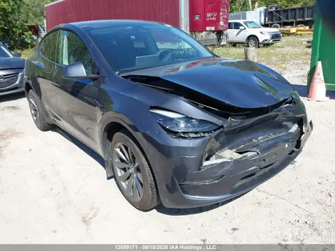 LRWYGDEE9RC670052 — 2024 Tesla Model Y Long Range, Przód (Front), zdjęć przed naprawą