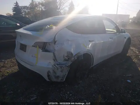 7SAYGDEE0RF212246 — 2024 Tesla Model Y Long Range, zdjęcie 4 z IAAI 28.10.2026, Tył