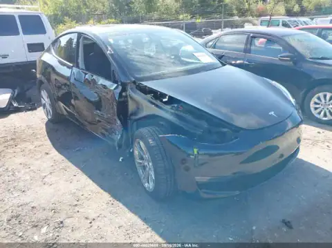 5YJYGDEE7MF067261 — 2021 Tesla Model Y, მარჯვენა მხარე (Right Side), ფოტოები შეკეთებამდე