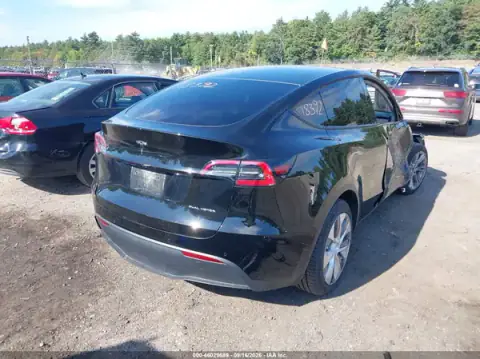 5YJYGDEE7MF067261 — 2021 Tesla Model Y, foto 4 de IAAI, Lado derecho