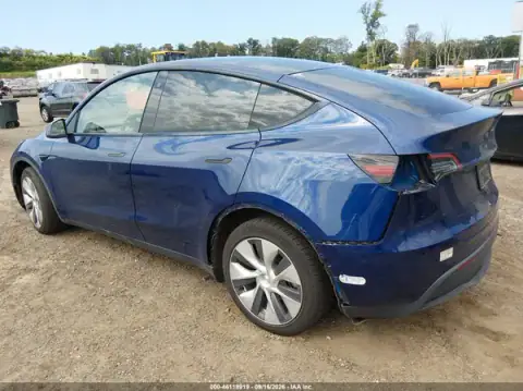 5YJYGDEE4MF071316 — 2021 Tesla Model Y, photo 3 from IAAI 02.10.2026, Rear end