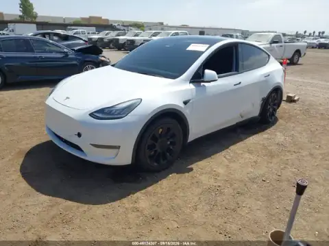5YJYGDED2MF122660 — 2021 Tesla Model Y, photo 2 from IAAI, Left side