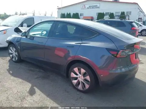 5YJYGAEE1MF299742 — 2021 Tesla Model Y, photo 3 from IAAI, Front end