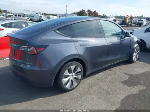 5YJYGAEE1MF299742 — 2021 Tesla Model Y, photo 4 from IAAI, Front end