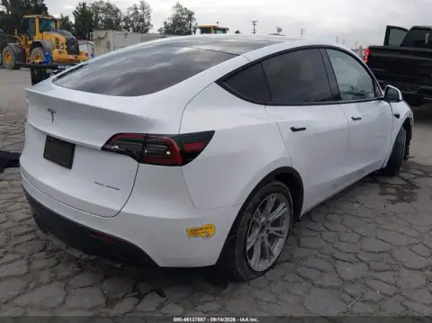 5YJYGDEE2MF159331 — 2021 Tesla Model Y, zdjęcie 4 z IAAI, Przód