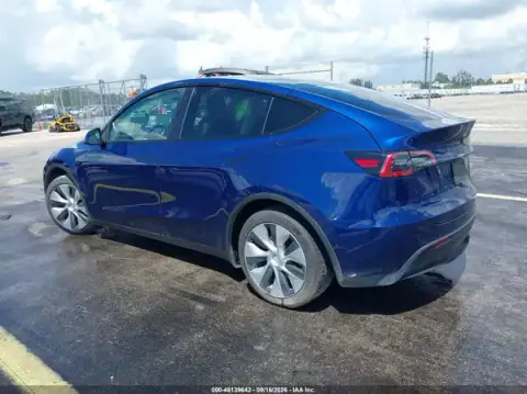 5YJYGAEE4MF256772 — 2021 Tesla Model Y, zdjęcie 3 z IAAI, Lewy przód