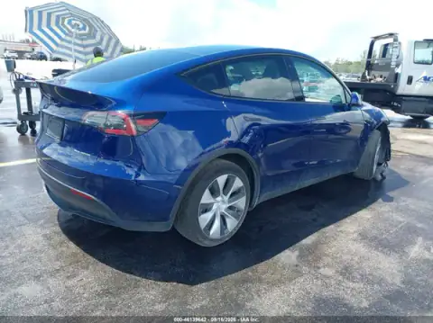 5YJYGAEE4MF256772 — 2021 Tesla Model Y, zdjęcie 4 z IAAI, Lewy przód