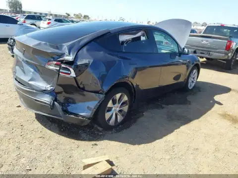 5YJYGDEE6MF087386 — 2021 Tesla Model Y, photo 4 from IAAI, Right rear
