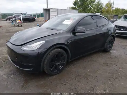 5YJYGDED6MF107109 — 2021 Tesla Model Y, photo 2 from IAAI, Vandalism