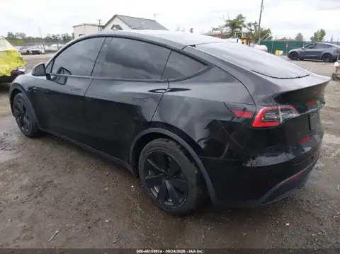5YJYGDED6MF107109 — 2021 Tesla Model Y, photo 3 from IAAI, Vandalism