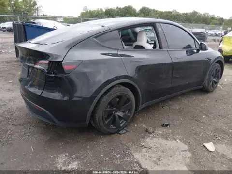 5YJYGDED6MF107109 — 2021 Tesla Model Y, photo 4 from IAAI, Vandalism