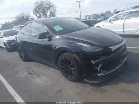 5YJYGAEE1MF304101 Tesla Model Y 2021 — Front end damage, before-repair photo