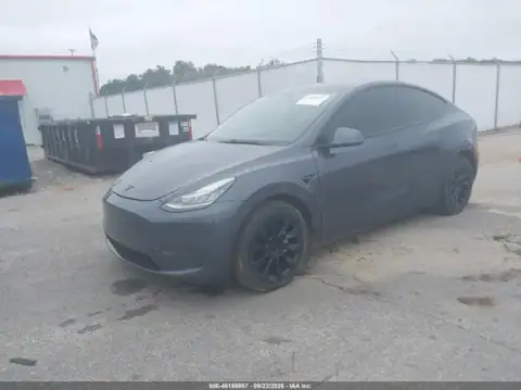 5YJYGDEEXMF064662 — 2021 Tesla Model Y, фото 2 с аукциона IAAI, передняя часть справа
