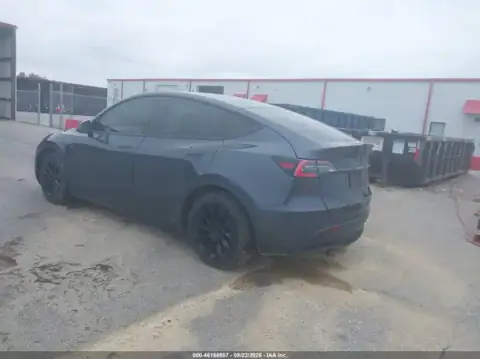 5YJYGDEEXMF064662 — 2021 Tesla Model Y, фото 3 с аукциона IAAI, передняя часть справа