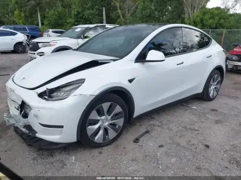 5YJYGDEE9MF153705 — 2021 Tesla Model Y, zdjęcie 2 z IAAI, Przód