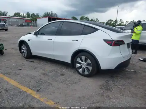 5YJYGDEE9MF153705 — 2021 Tesla Model Y, zdjęcie 3 z IAAI, Przód