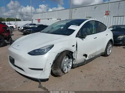 5YJYGAEE2MF211555 — 2021 Tesla Model Y, фото 2 з IAAI, Лівий бік