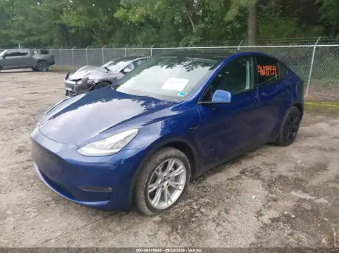5YJYGDEE8MF264522 — 2021 Tesla Model Y, photo 2 from IAAI, Rear end