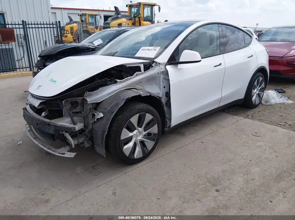 5YJYGDEE1MF182664 — 2021 Tesla Model Y, zdjęcie 2 z IAAI, Przód