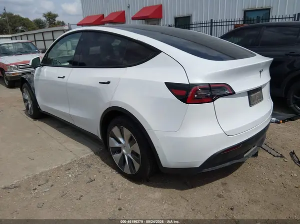 5YJYGDEE1MF182664 — 2021 Tesla Model Y, zdjęcie 3 z IAAI, Przód