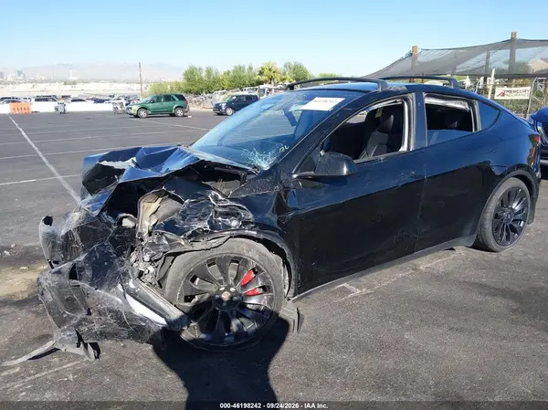 5YJYGDEF9MF277451 — 2021 Tesla Model Y, zdjęcie 2 z IAAI, Przód