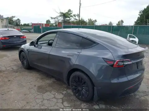 5YJYGDEE5MF144645 — 2021 Tesla Model Y, photo 3 from IAAI, Undercarriage damage