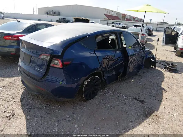 5YJYGDEE0MF089571 — 2021 Tesla Model Y, фото 4 с аукциона IAAI, Левый и правый бока