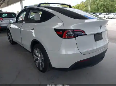 5YJYGDEE8MF069424 — 2021 Tesla Model Y, ფოტო 3, IAAI, წინა ნაწილი